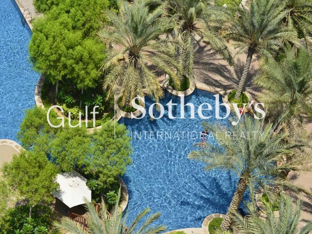 Full Lake View Jumeirah Islands Et Foyer, 4bed, 4bath, Maids, Family Room, Pool. Er S 5034