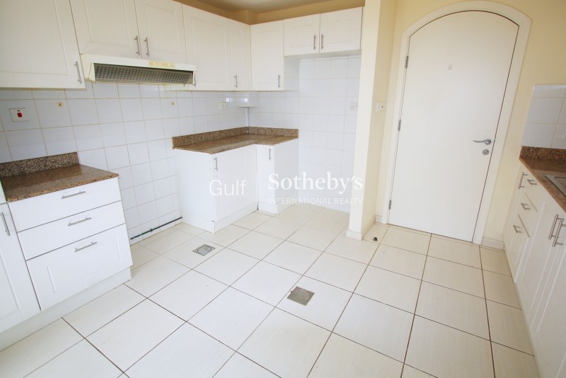 3 Bed With Maid'S Room For Sale In Shams With Marina Views, Vacant And Well Priced. Er S 5781