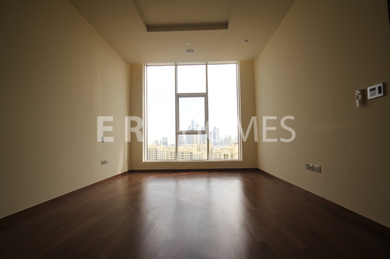 La Riviera...excellent One Bedroom Apartment On The Top Floor With Great Views. Er S 6089