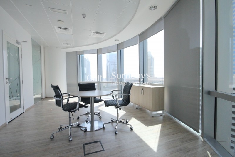 Beautiful Spacious Fitted Office In Difc