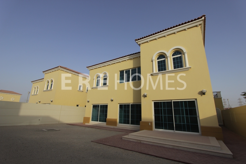 With Swimming Pool, Four Bedroom Brand New Villa Jumeirah Park Er R 13910