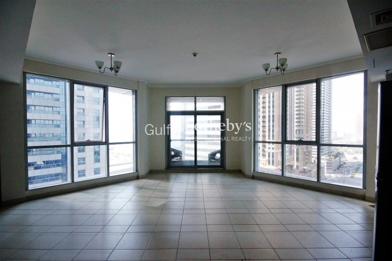 Bright And Spacious 2br In Heart Of Marina