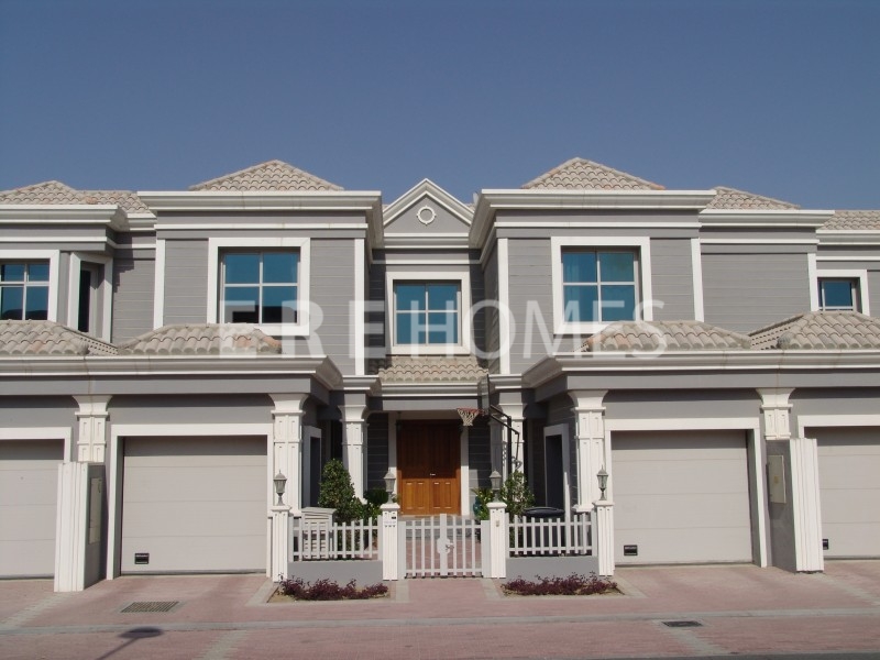 A Three Bedroom New World Townhouse In Falcon City In A Quiet Location