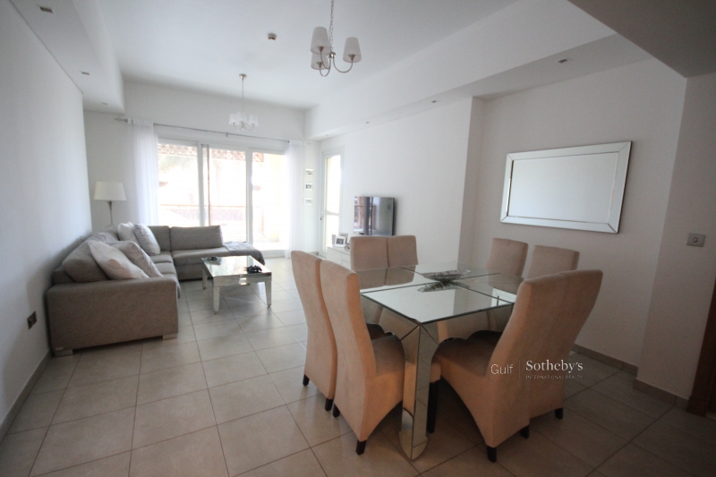 Recently Refurbished Atrium Entry 4 Bedroom + Maids Garden Home For Rent On The Palm Jumeirah Er R 12446