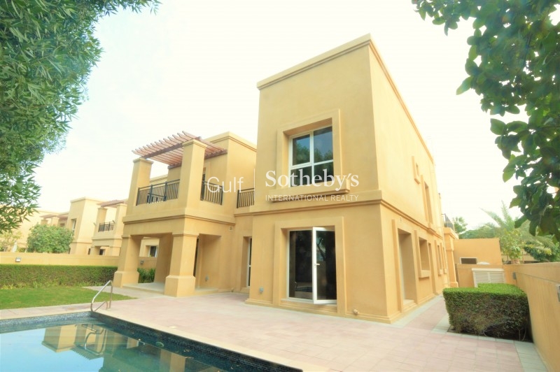 City View Stunning 4 Bed Villa With Pool