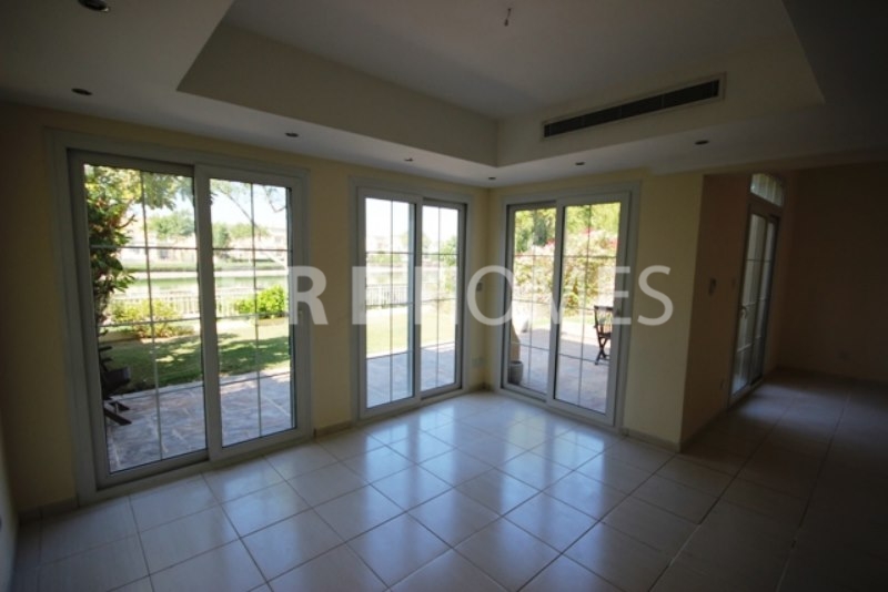 Well Maintained Beautiful Lake View 3 Bedroom End Villa Er R 12896