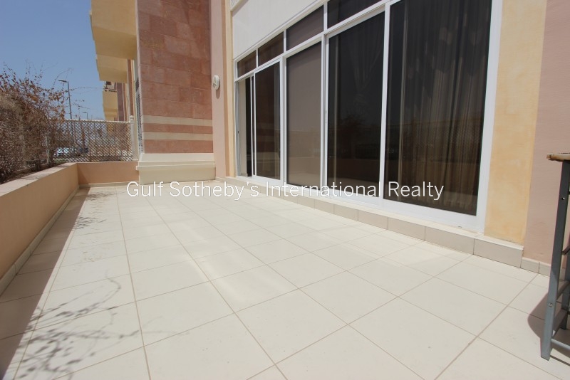 Great Price 3 Bed Legacy Small + Maids Jumeirah Park Vacant Now Er R 7565 