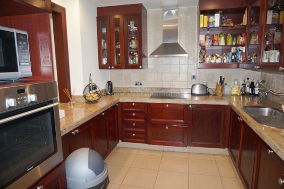 Marina Heights, Large 3 Bed Plus Maid, Sea View, Fitted White Goods, High Floor Er R 5585
