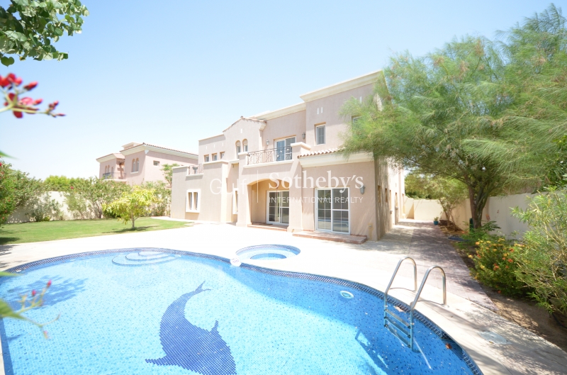 Large Six Bedroom Villa With Private Pool