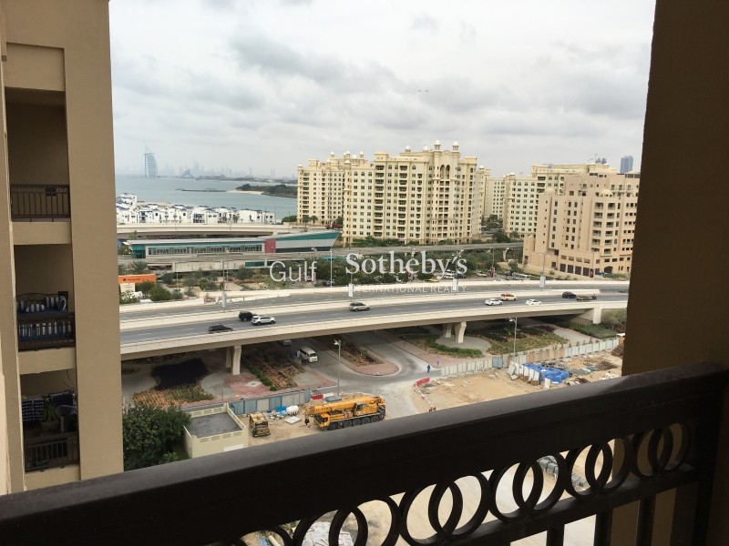 Fully Managed Property, Large 2 Bedrooms, Dubai Marina, Golf Course View, Available Now! Er R 9880