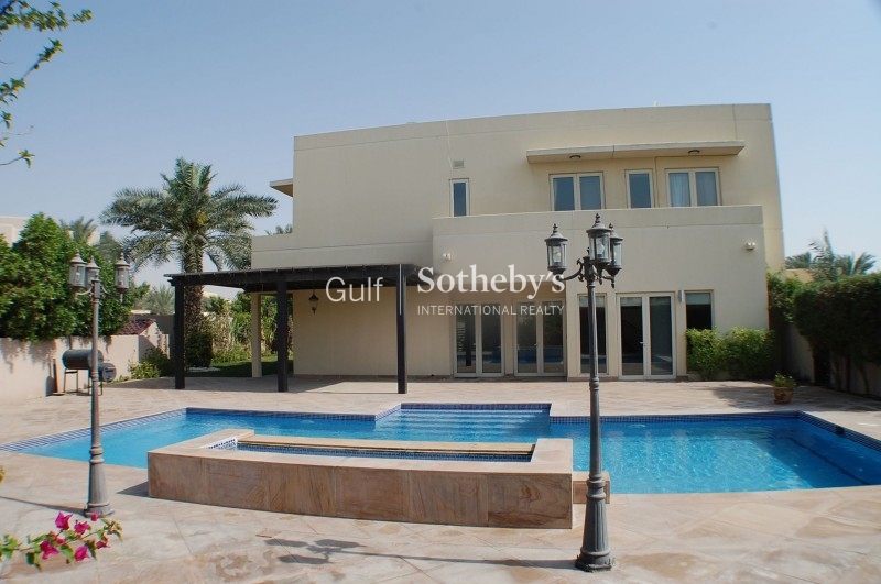 Stunning 5 Bed Villa Landscaped With Pool