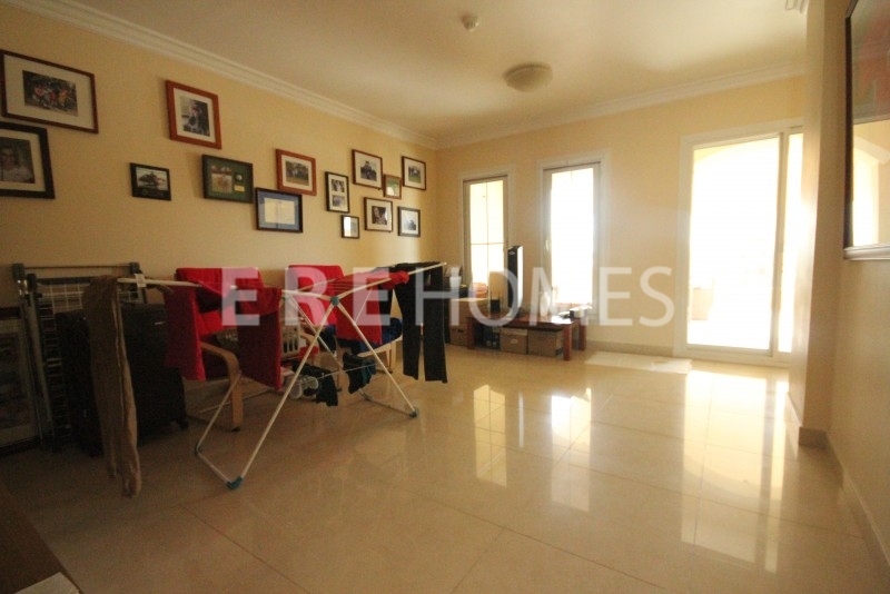 Single Row End Of Terrace Two Bedroom Townhouse In An Excellent Location In District 9 Er-S-6789