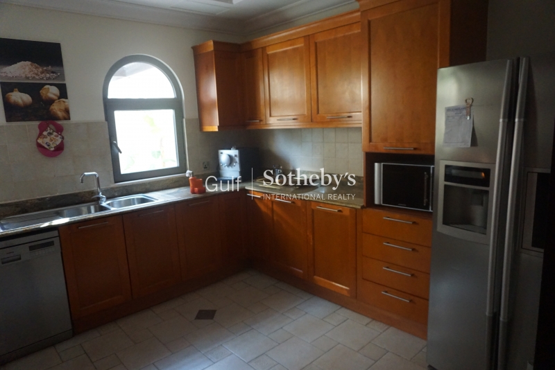 A Large 2 Bed Apartment In Park Islands Er R 12047